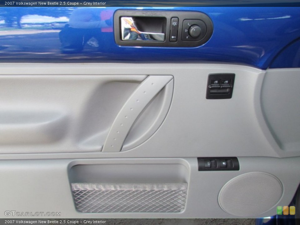 Grey Interior Door Panel for the 2007 Volkswagen New Beetle 2.5 Coupe #67666039
