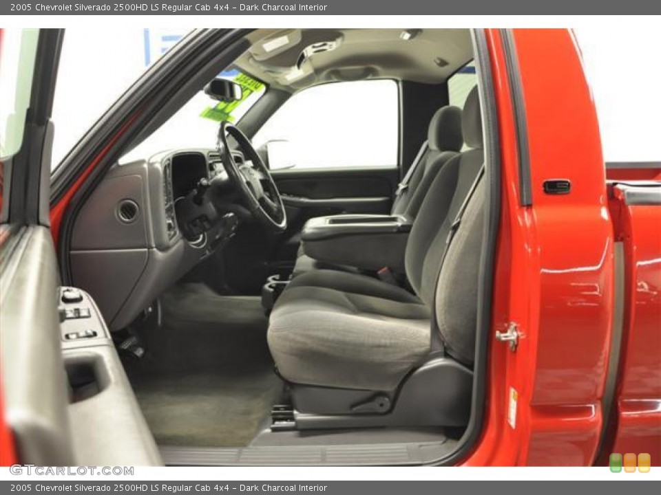 Dark Charcoal Interior Photo for the 2005 Chevrolet Silverado 2500HD LS Regular Cab 4x4 #67670512