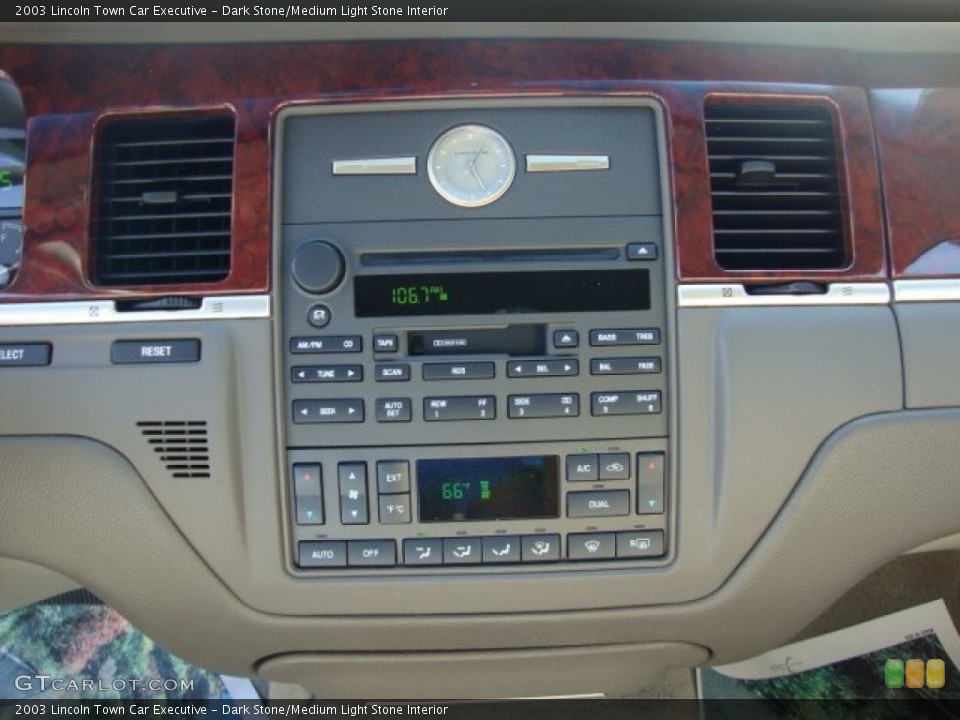 Dark Stone/Medium Light Stone Interior Controls for the 2003 Lincoln Town Car Executive #67674022