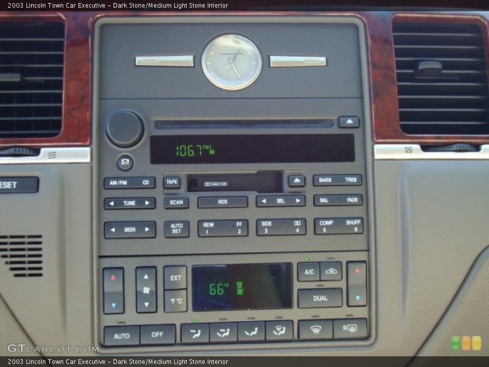 Dark Stone/Medium Light Stone Interior Controls for the 2003 Lincoln Town Car Executive #67674028