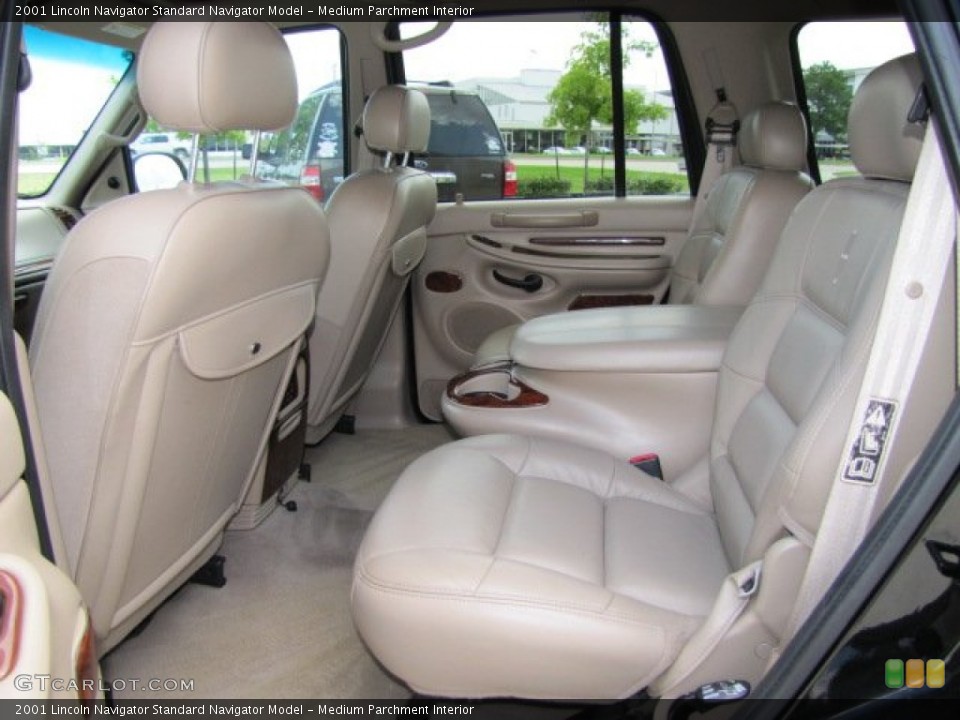 Medium Parchment Interior Photo for the 2001 Lincoln Navigator  #67695145