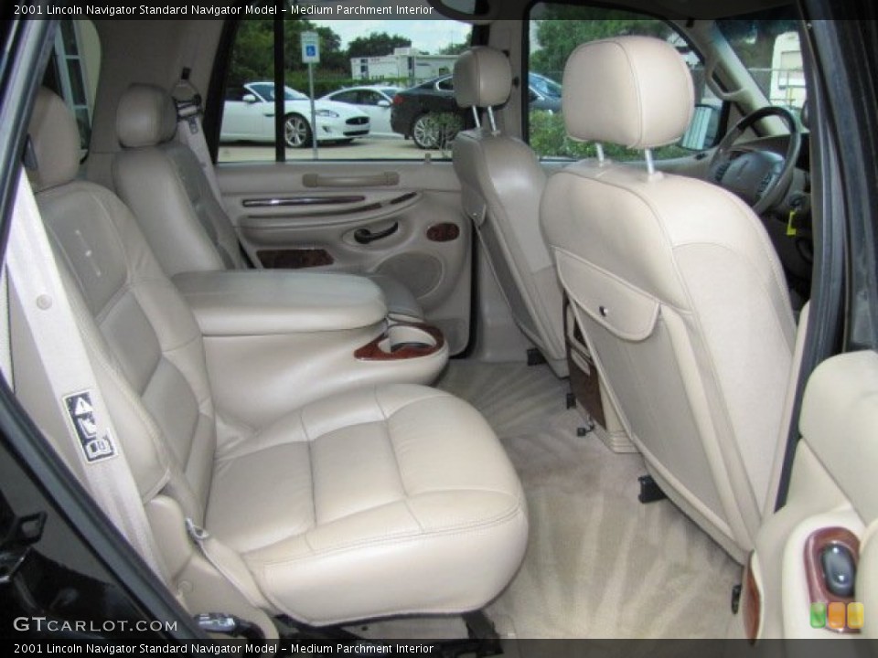 Medium Parchment Interior Photo for the 2001 Lincoln Navigator  #67695343