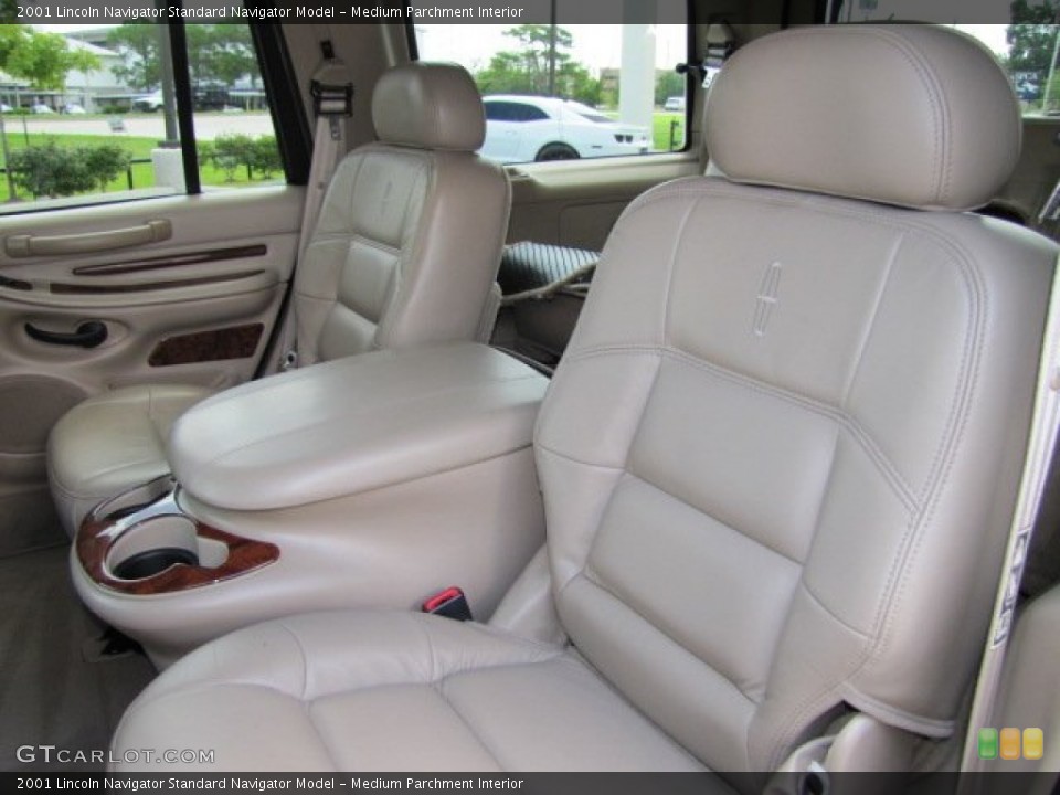 Medium Parchment Interior Photo for the 2001 Lincoln Navigator  #67695384