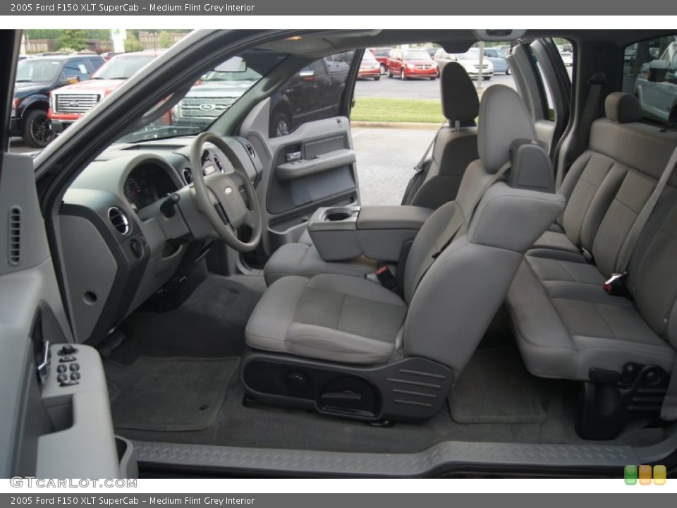 Medium Flint Grey Interior Photo for the 2005 Ford F150 XLT SuperCab #67702099