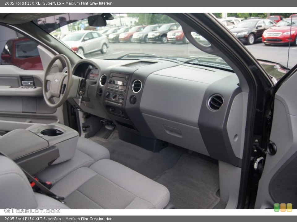 Medium Flint Grey Interior Dashboard for the 2005 Ford F150 XLT SuperCab #67702132