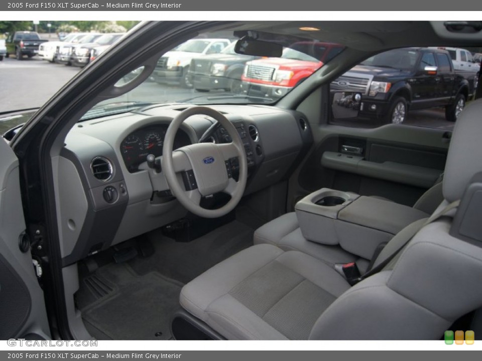 Medium Flint Grey Interior Photo for the 2005 Ford F150 XLT SuperCab #67702204
