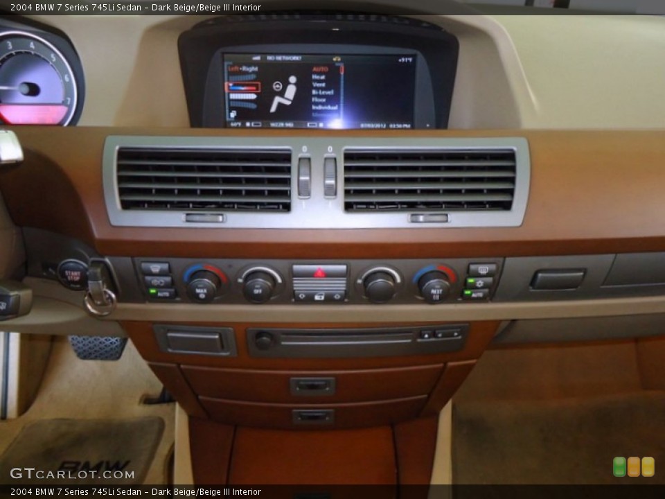 Dark Beige/Beige III Interior Controls for the 2004 BMW 7 Series 745Li Sedan #67722440