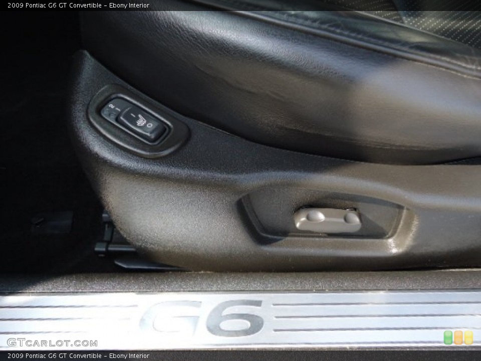 Ebony Interior Controls for the 2009 Pontiac G6 GT Convertible #67741589