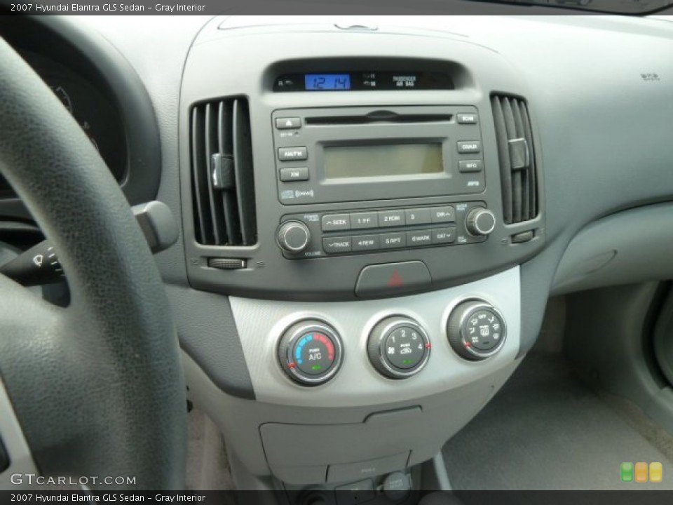 Gray Interior Controls for the 2007 Hyundai Elantra GLS Sedan #67748570