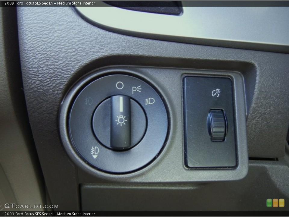 Medium Stone Interior Controls for the 2009 Ford Focus SES Sedan #67757588
