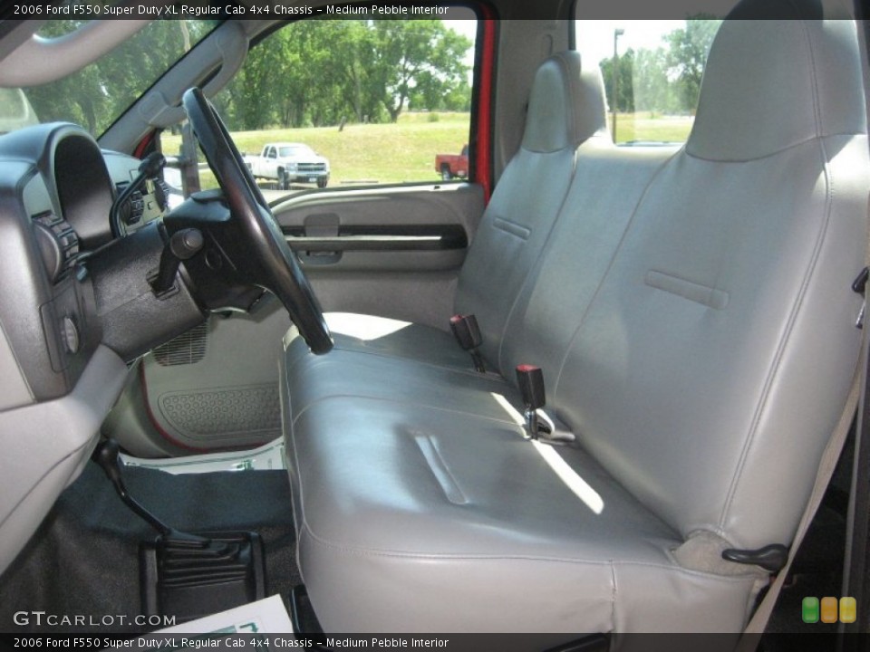 Medium Pebble Interior Photo for the 2006 Ford F550 Super Duty XL Regular Cab 4x4 Chassis #67779036