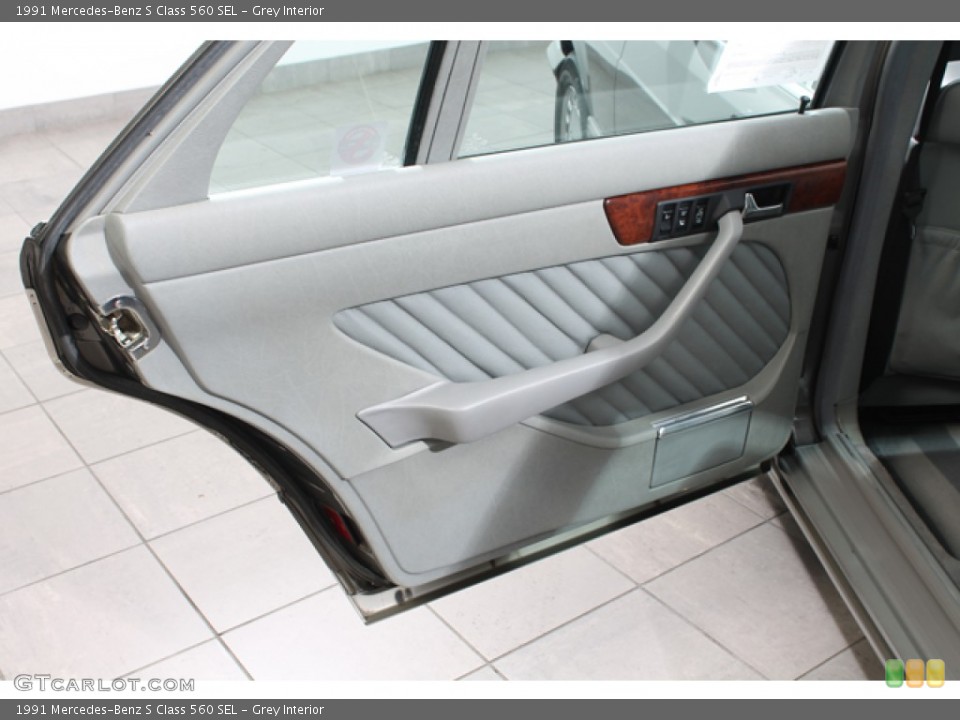Grey Interior Door Panel for the 1991 Mercedes-Benz S Class 560 SEL #67793217