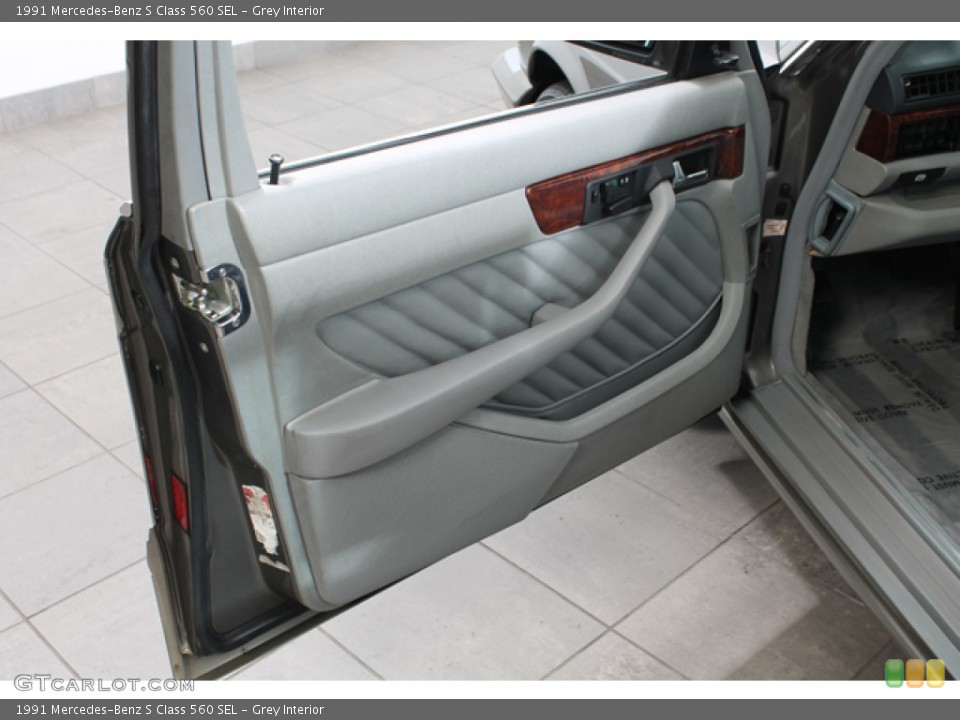 Grey Interior Door Panel for the 1991 Mercedes-Benz S Class 560 SEL #67793226