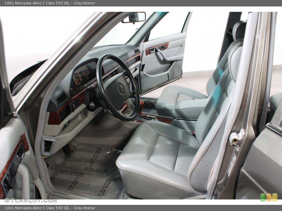 Grey Interior Photo for the 1991 Mercedes-Benz S Class 560 SEL #67793244