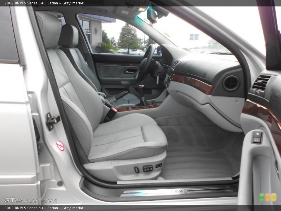Grey Interior Photo for the 2002 BMW 5 Series 540i Sedan #67802002