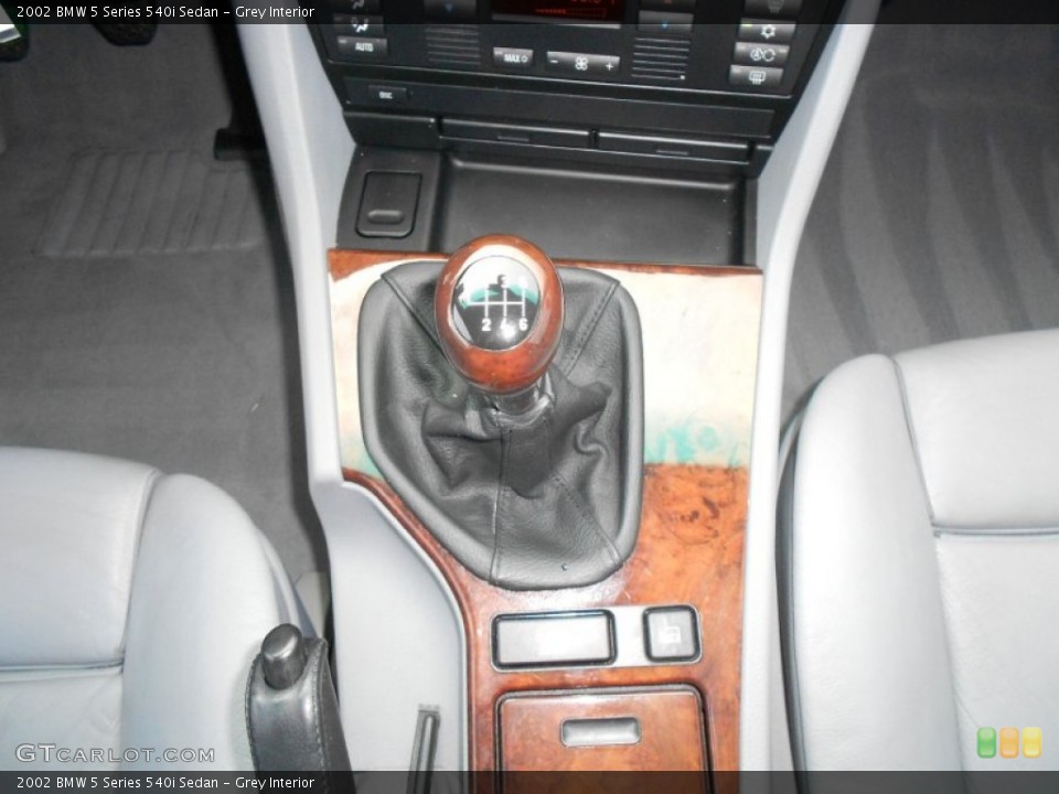 Grey Interior Transmission for the 2002 BMW 5 Series 540i Sedan #67802088