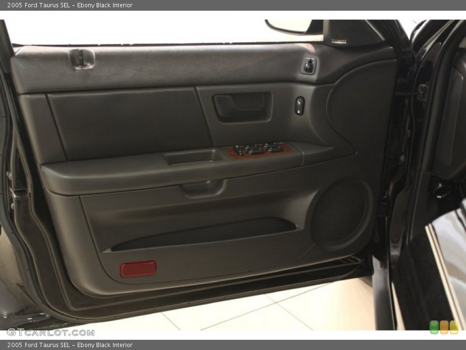 Ebony Black Interior Door Panel for the 2005 Ford Taurus SEL #67843058