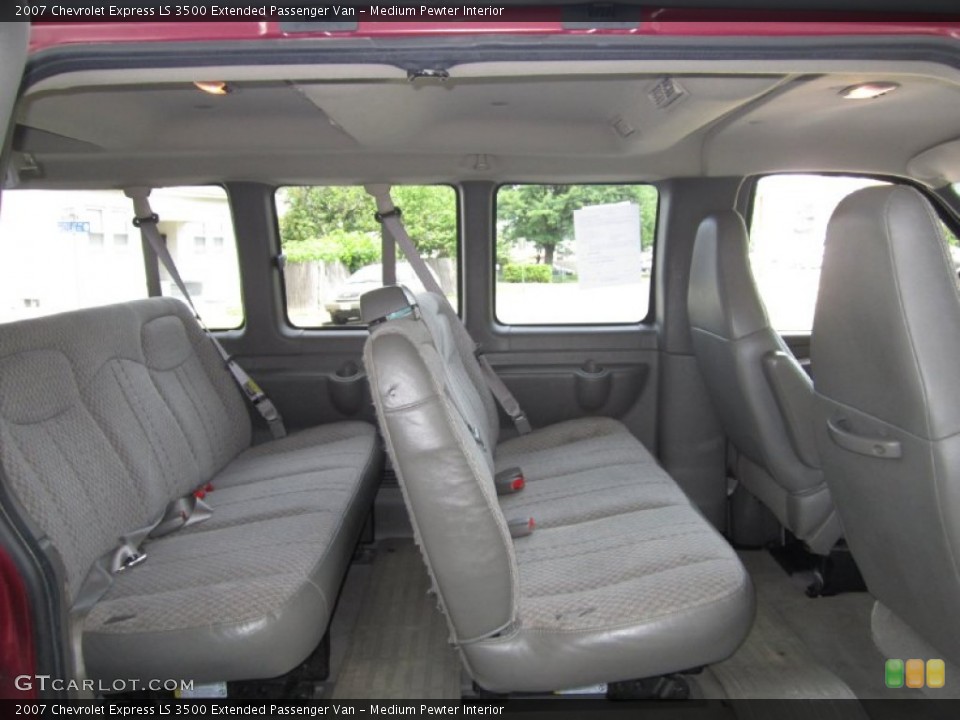 Medium Pewter Interior Photo for the 2007 Chevrolet Express LS 3500 Extended Passenger Van #67882836