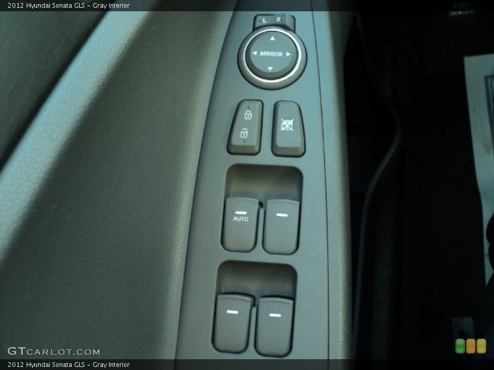 Gray Interior Controls for the 2012 Hyundai Sonata GLS #67890103