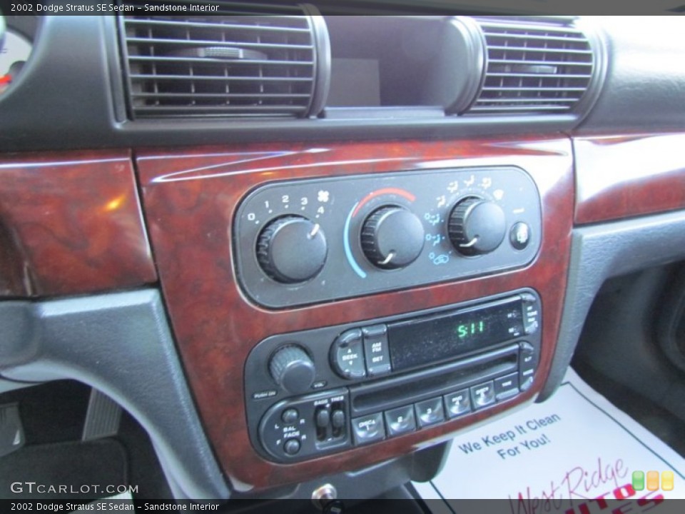Sandstone Interior Controls for the 2002 Dodge Stratus SE Sedan #67906292