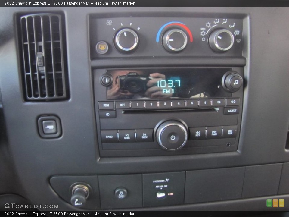 Medium Pewter Interior Controls for the 2012 Chevrolet Express LT 3500 Passenger Van #67908068