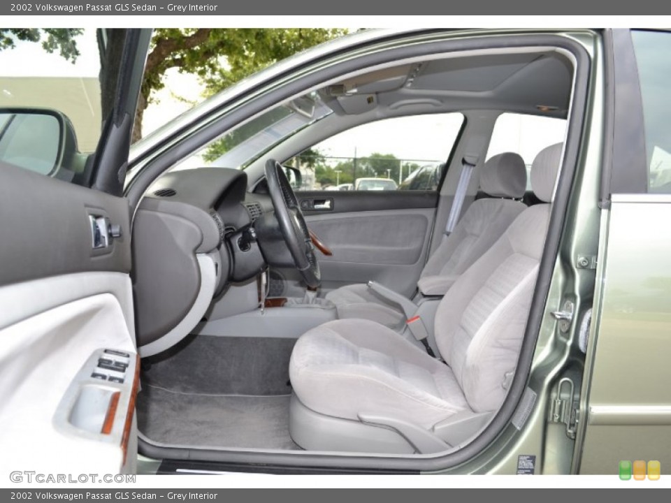 Grey Interior Photo for the 2002 Volkswagen Passat GLS Sedan #67927979