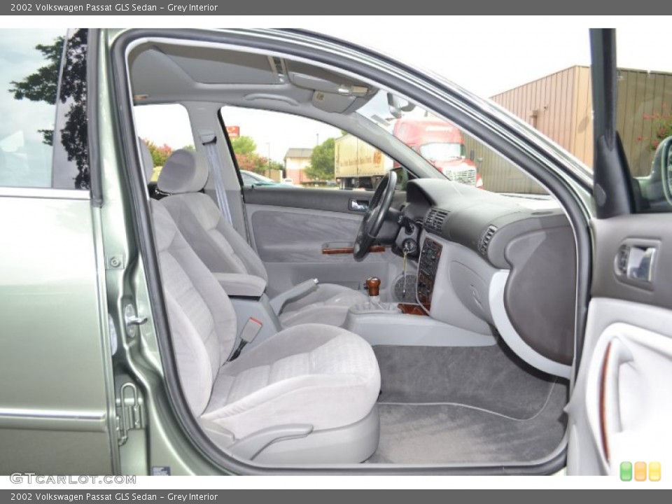 Grey Interior Photo for the 2002 Volkswagen Passat GLS Sedan #67927989