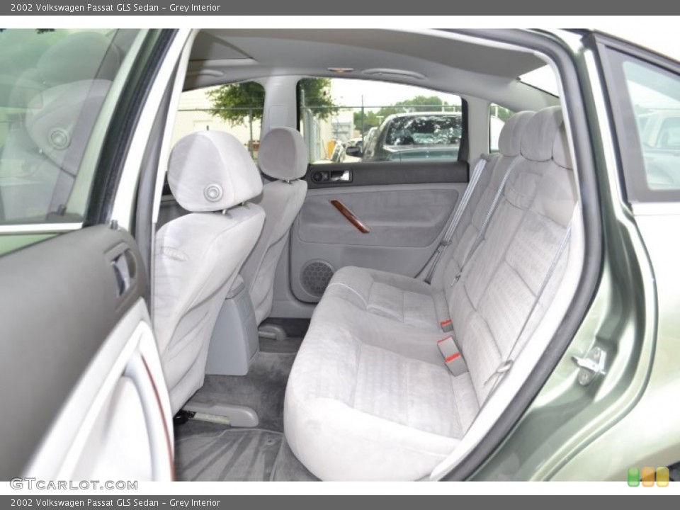 Grey Interior Photo for the 2002 Volkswagen Passat GLS Sedan #67928009