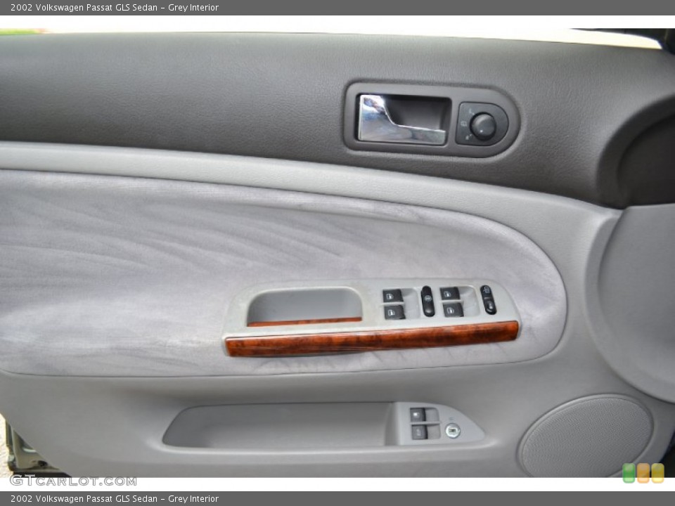 Grey Interior Door Panel for the 2002 Volkswagen Passat GLS Sedan #67928015