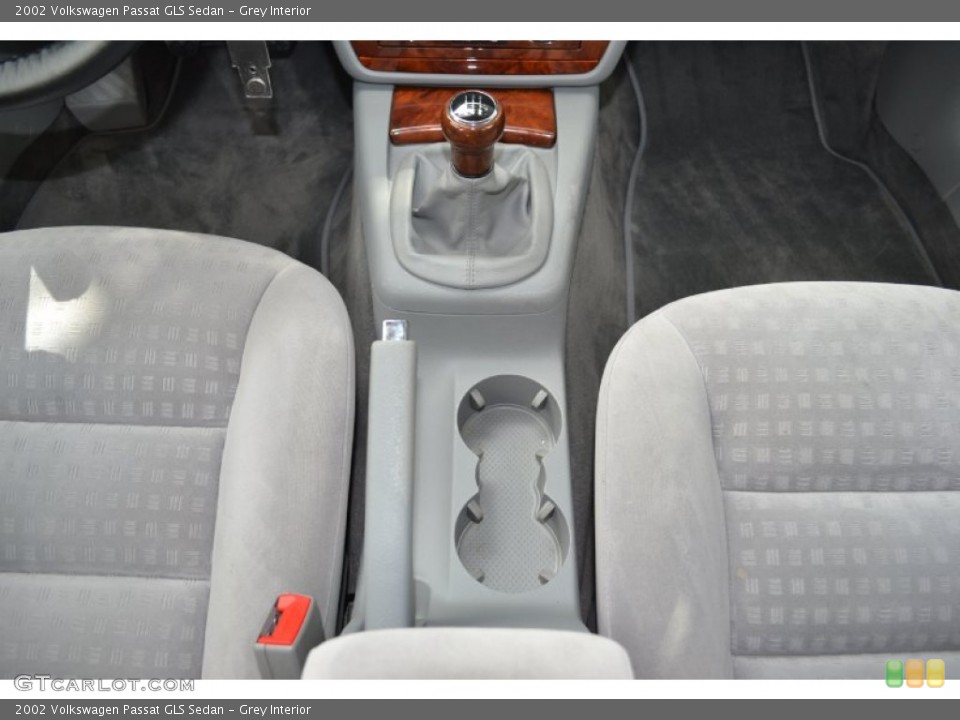 Grey Interior Transmission for the 2002 Volkswagen Passat GLS Sedan #67928051