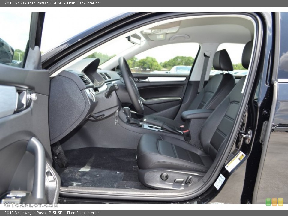 Titan Black Interior Photo for the 2013 Volkswagen Passat 2.5L SE #67931138