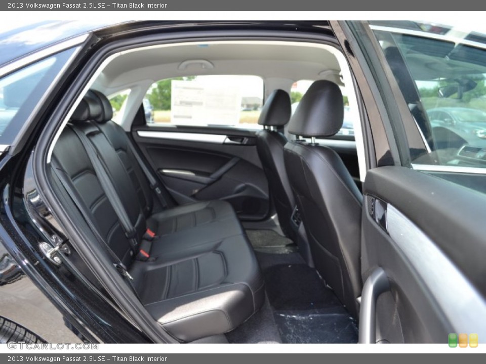 Titan Black Interior Photo for the 2013 Volkswagen Passat 2.5L SE #67931147