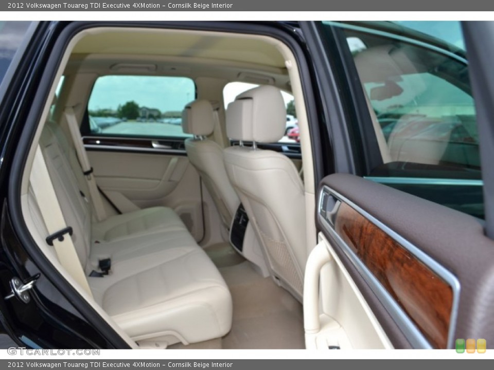 Cornsilk Beige Interior Photo for the 2012 Volkswagen Touareg TDI Executive 4XMotion #67932125