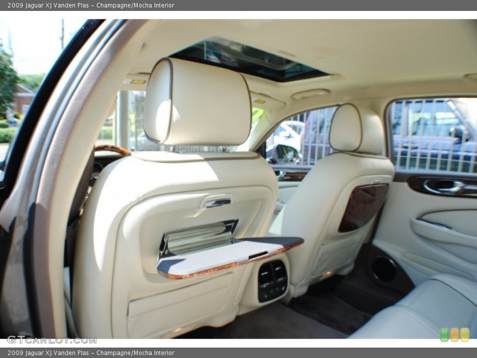 Champagne/Mocha Interior Photo for the 2009 Jaguar XJ Vanden Plas #67939127