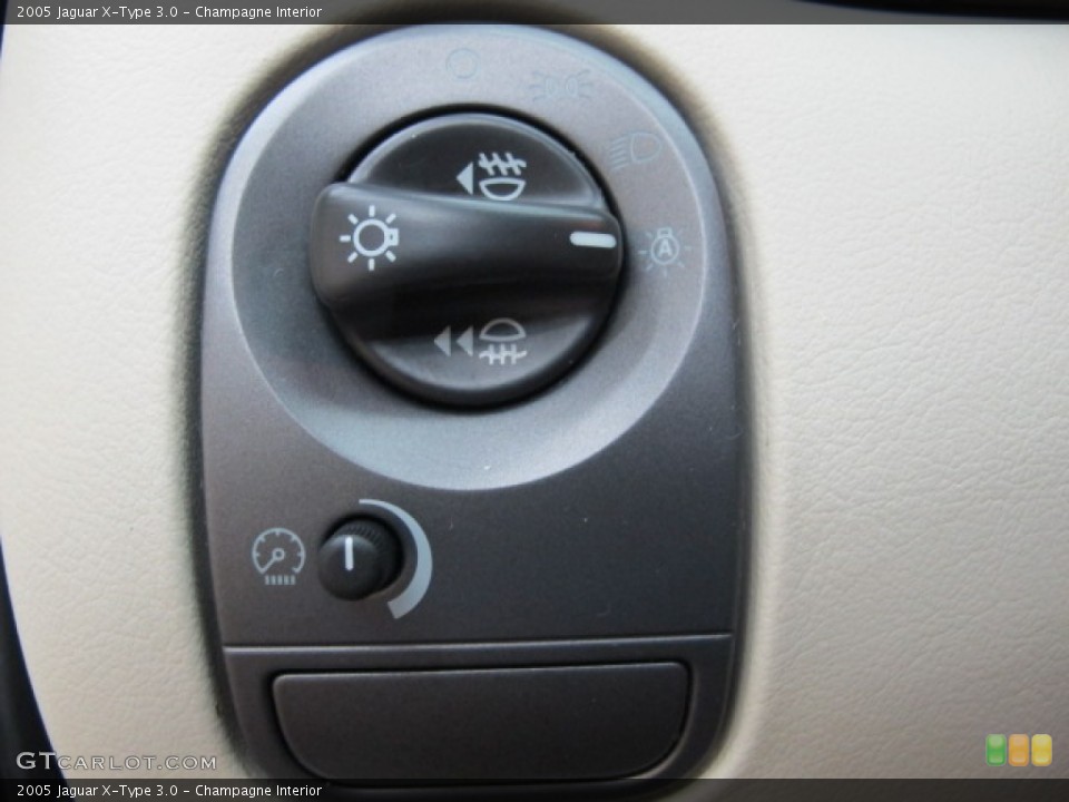 Champagne Interior Controls for the 2005 Jaguar X-Type 3.0 #67945622