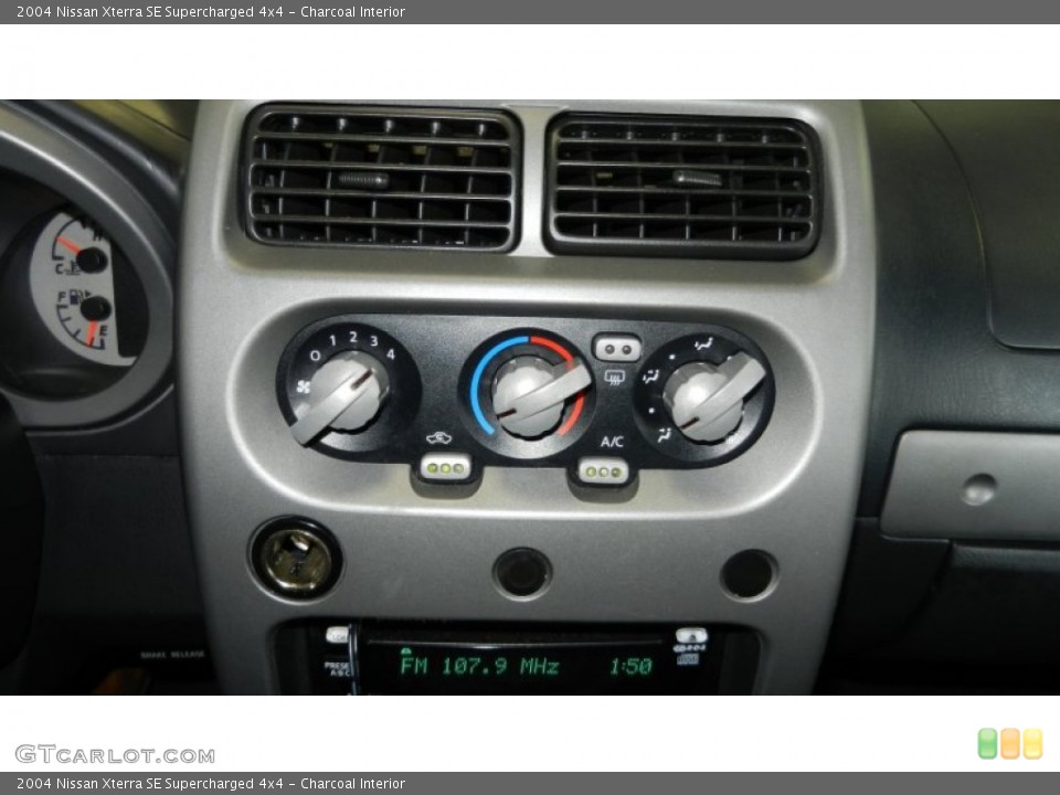 Charcoal Interior Controls for the 2004 Nissan Xterra SE Supercharged 4x4 #67986353
