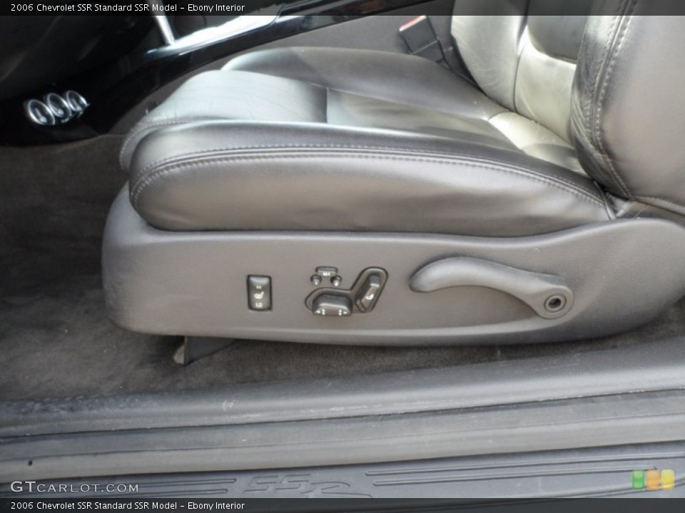 Ebony Interior Controls for the 2006 Chevrolet SSR  #67995654