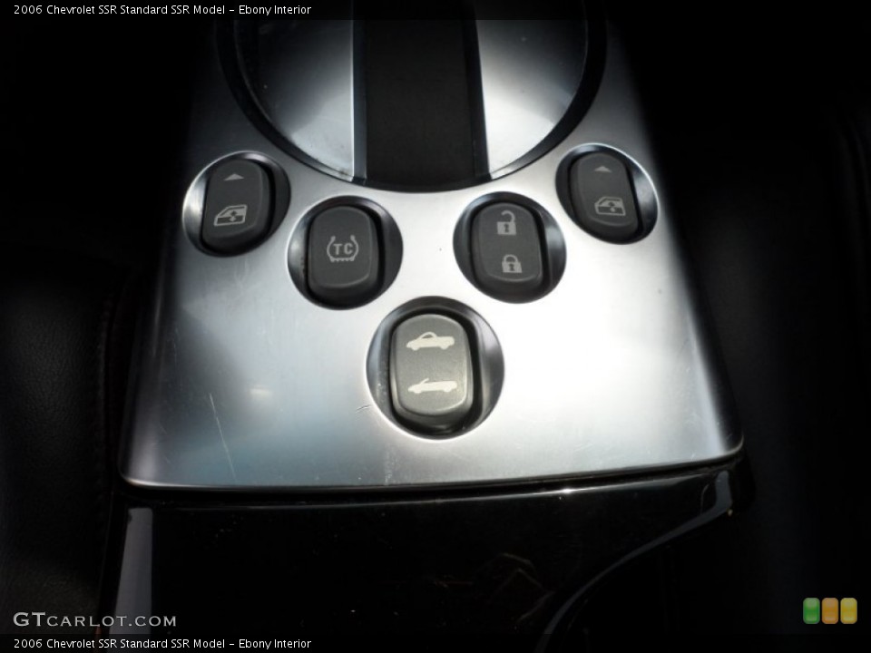 Ebony Interior Controls for the 2006 Chevrolet SSR  #67995707
