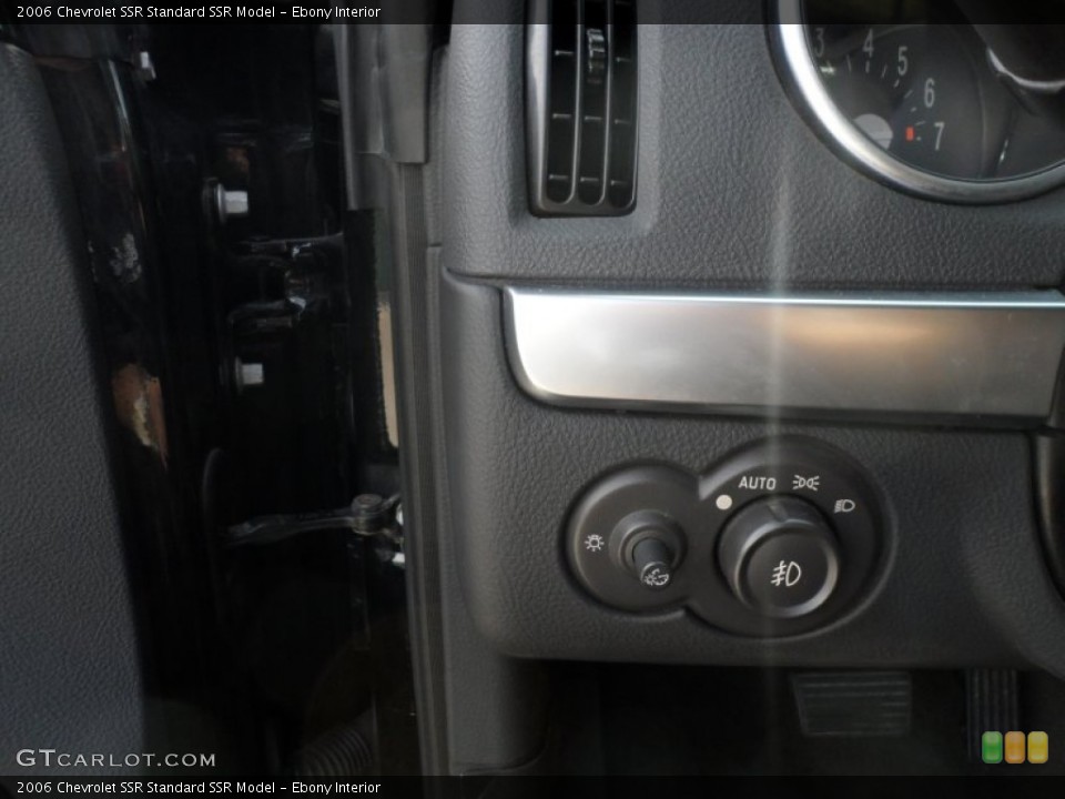 Ebony Interior Controls for the 2006 Chevrolet SSR  #67995743