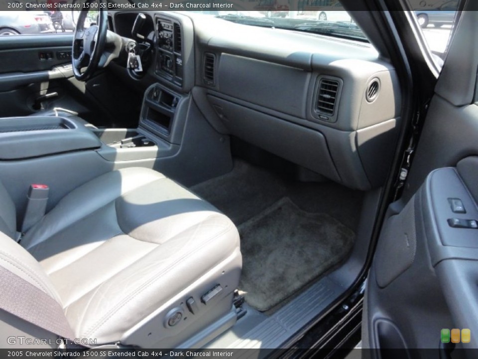 Dark Charcoal Interior Photo for the 2005 Chevrolet Silverado 1500 SS Extended Cab 4x4 #67999304