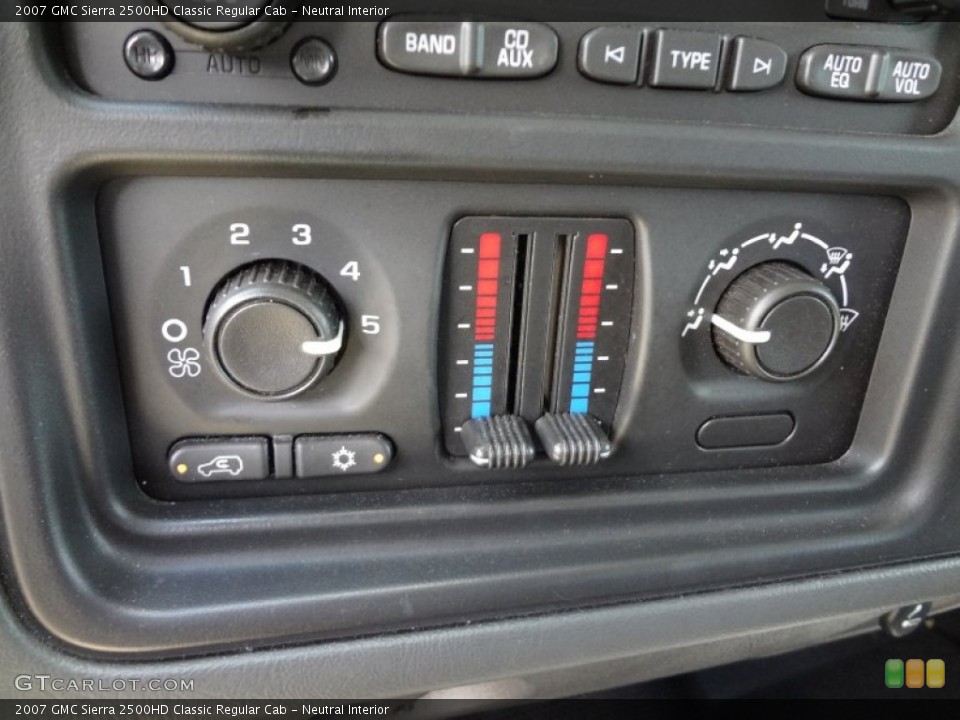 Neutral Interior Controls for the 2007 GMC Sierra 2500HD Classic Regular Cab #68005823