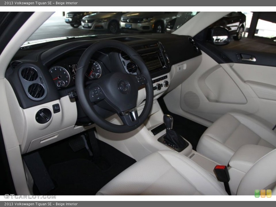 Beige Interior Photo for the 2013 Volkswagen Tiguan SE #68102090