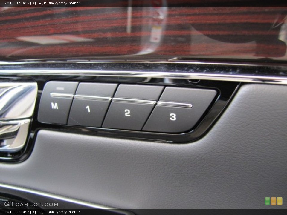 Jet Black/Ivory Interior Controls for the 2011 Jaguar XJ XJL #68163870