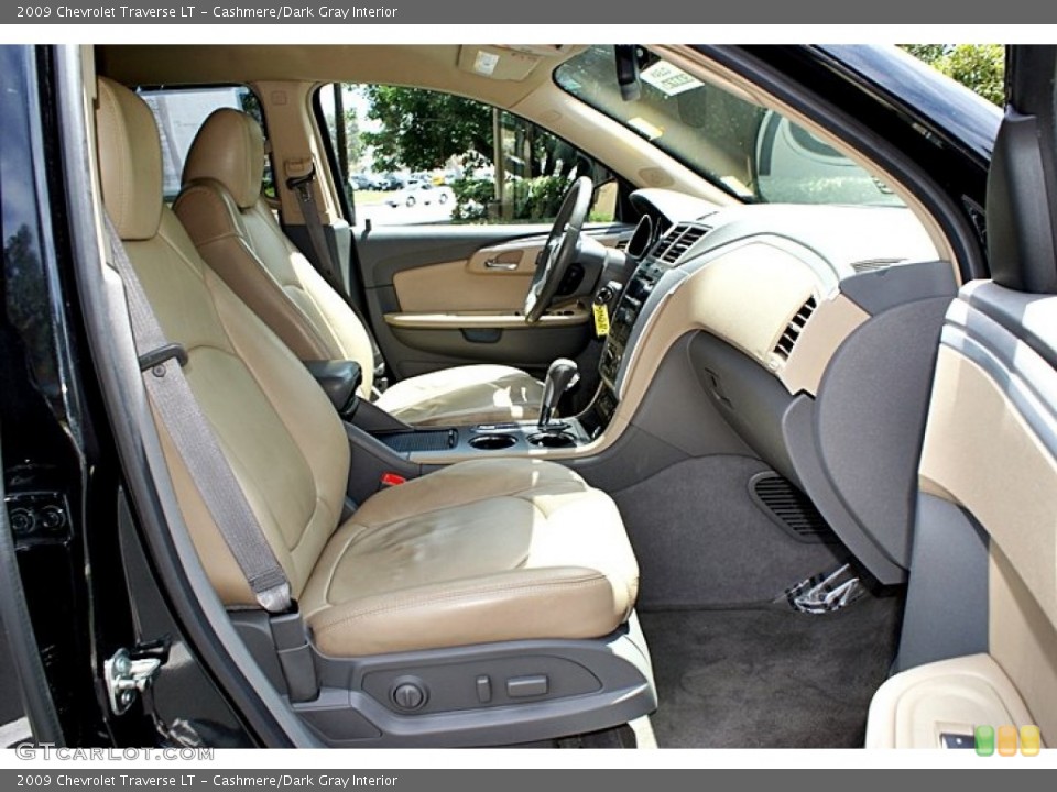 Cashmere/Dark Gray Interior Photo for the 2009 Chevrolet Traverse LT #68166984