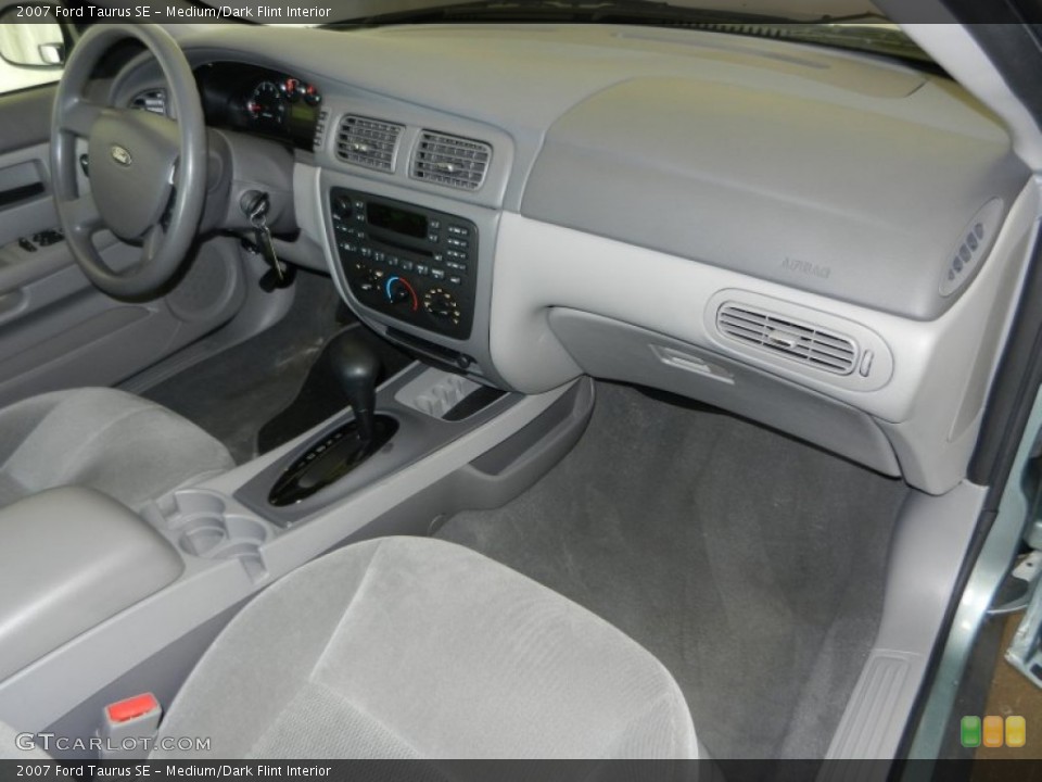 Medium/Dark Flint Interior Dashboard for the 2007 Ford Taurus SE #68171121