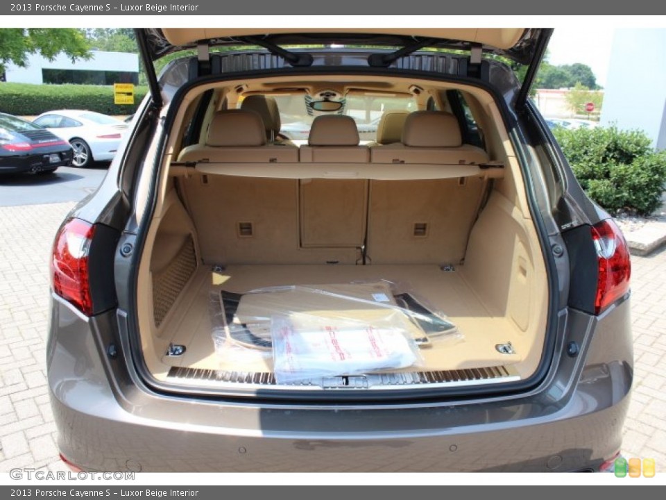 Luxor Beige Interior Trunk for the 2013 Porsche Cayenne S #68176845