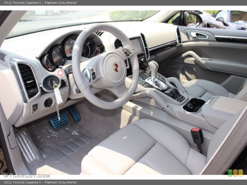 Platinum Grey Interior Photo for the 2012 Porsche Cayenne S #68178036