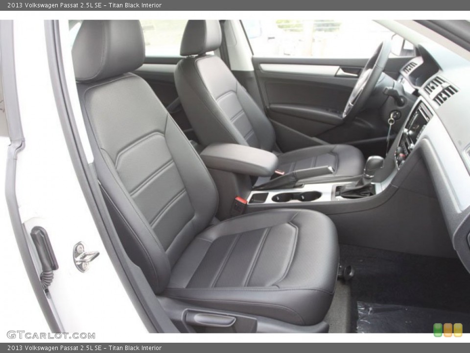 Titan Black Interior Photo for the 2013 Volkswagen Passat 2.5L SE #68185334