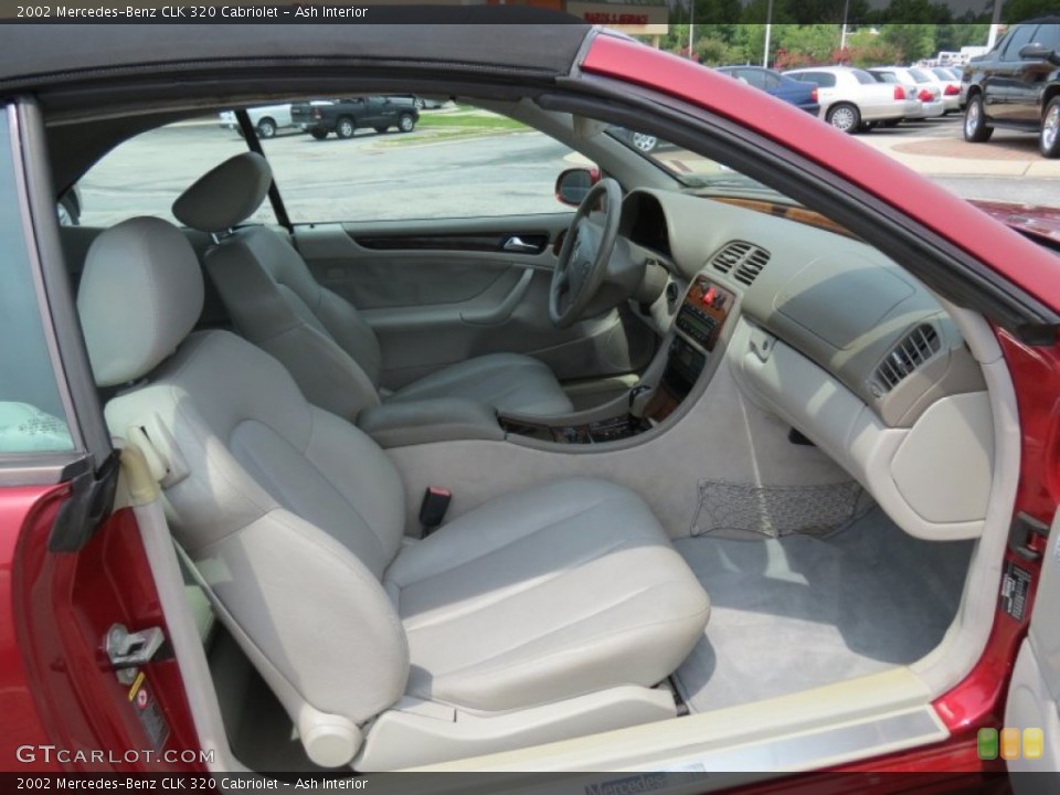 Ash Interior Photo for the 2002 Mercedes-Benz CLK 320 Cabriolet #68209563