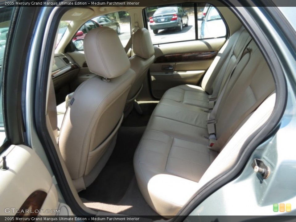 Medium Parchment Interior Photo for the 2005 Mercury Grand Marquis Ultimate Edition #68213058